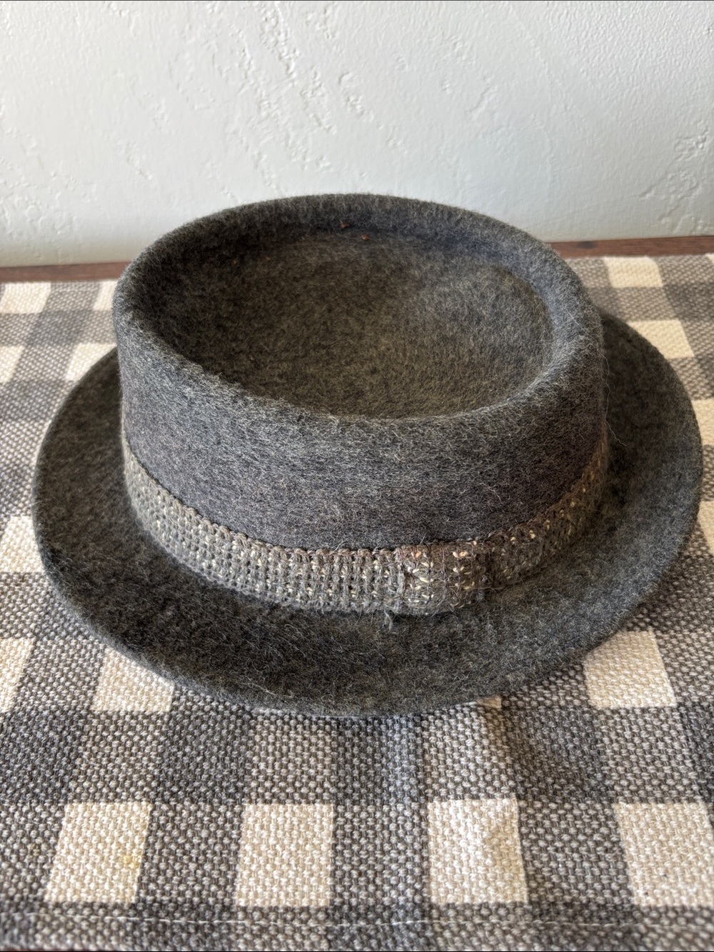 Vintage Wool Textured Gray Felt Pork Pie Hat with Woven Band